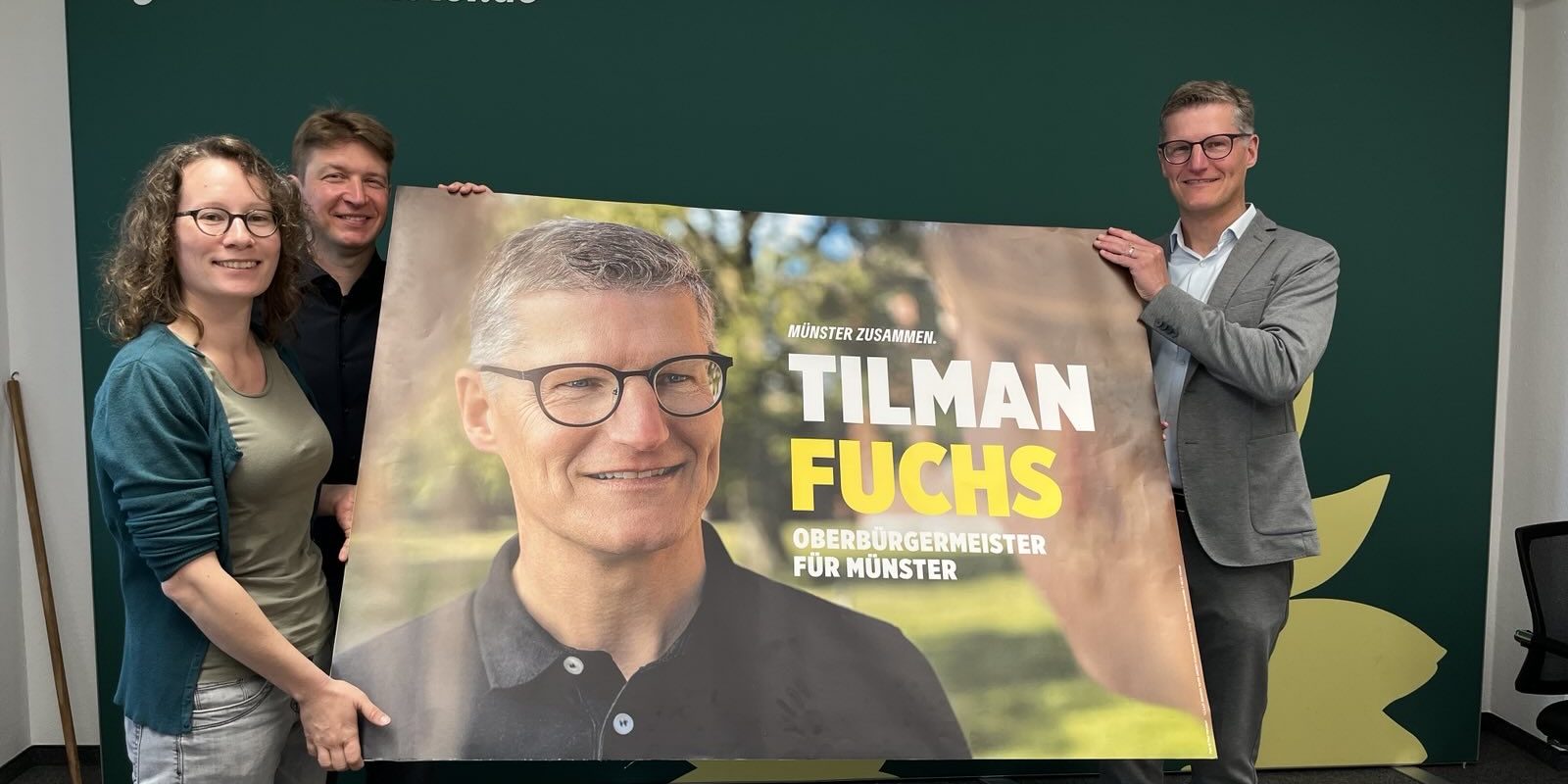 Sonja Völker, Jörg Rostek und Tilman Fuchs mit einem Plakat